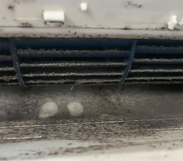 鹰潭市空调吹的风有股烧焦味是怎么回事